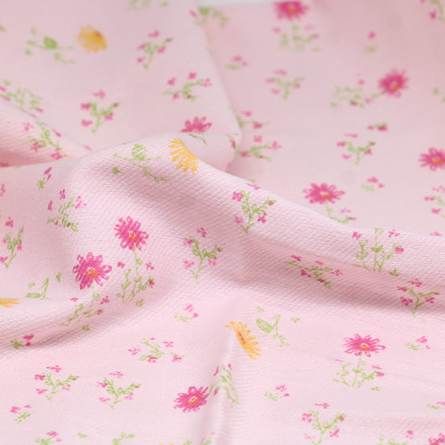 Tecido Flanela Baby - Flores no Jardim - Fundo Rosa - 100% Algodão - Largura: 80cm